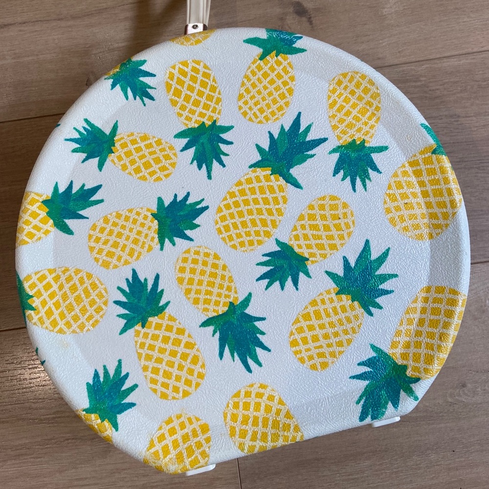Vintage suitcase with Pineapples